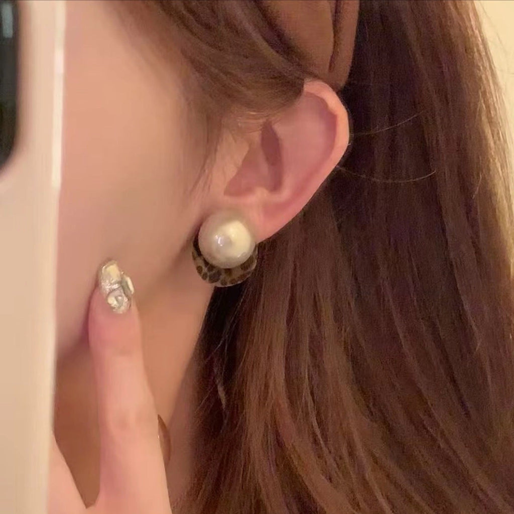 Korean-style Retro Leopard-print Pearl Stud Earrings
