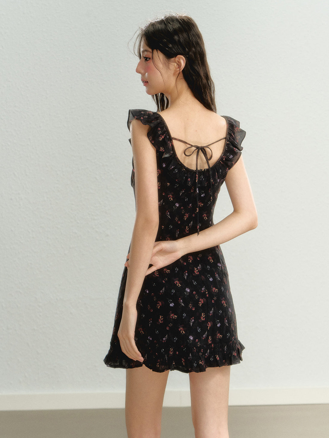 Women’s Sleeveless Floral Mini Dress with Ruffle Trim - Image 2