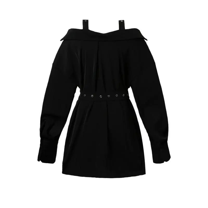 Chic Belt Accentuates Elegant Timeless Silhouette