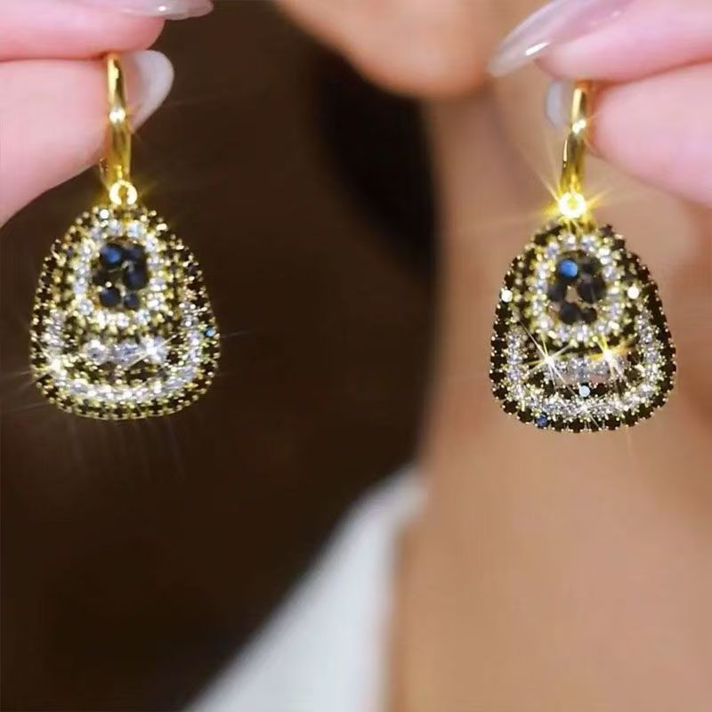 French Hepburn Style Geometric Rhinestone Ear Cuffs Light Luxury