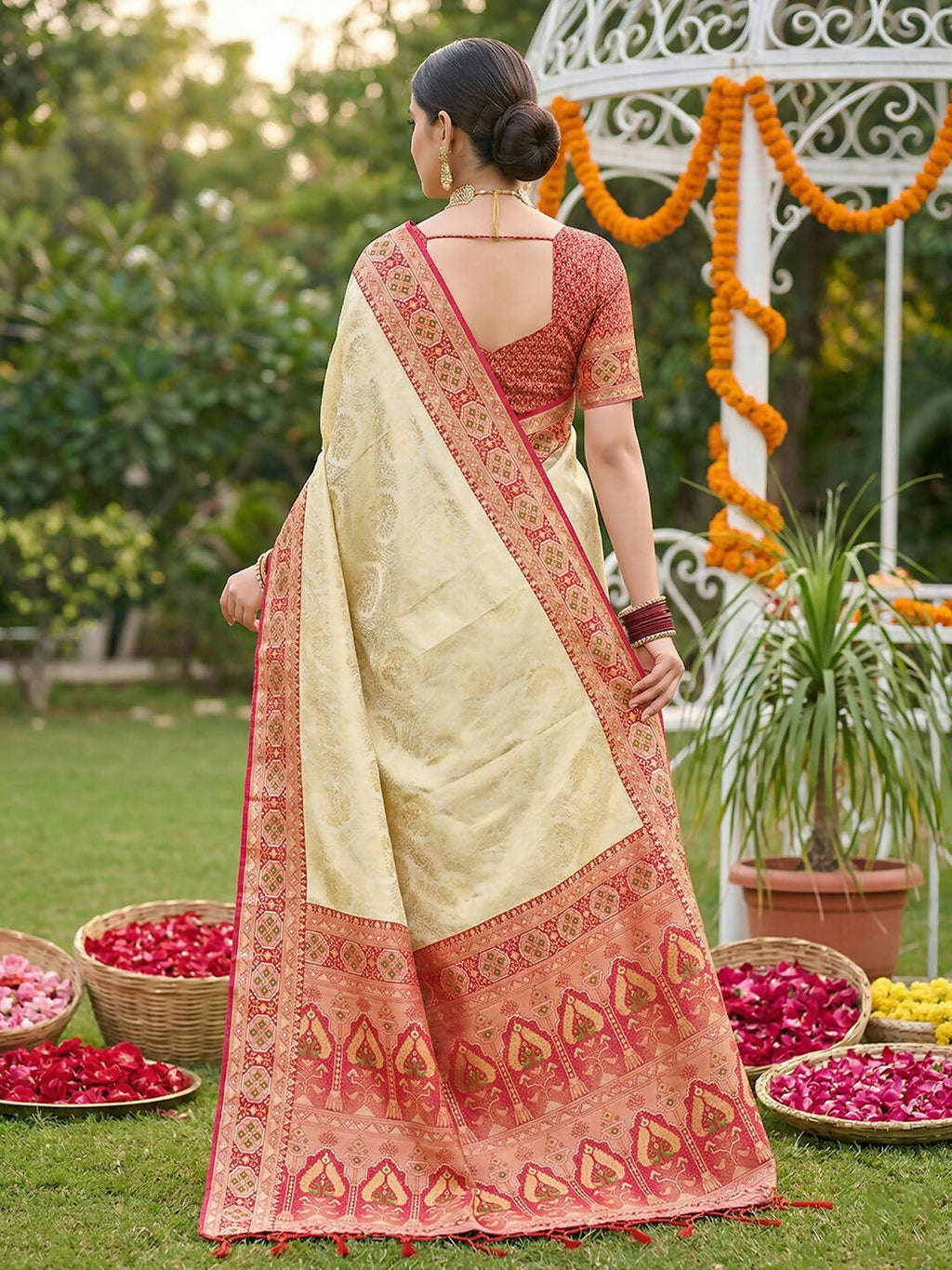 Red Soft Silk Saree with Matching Blouse Piece