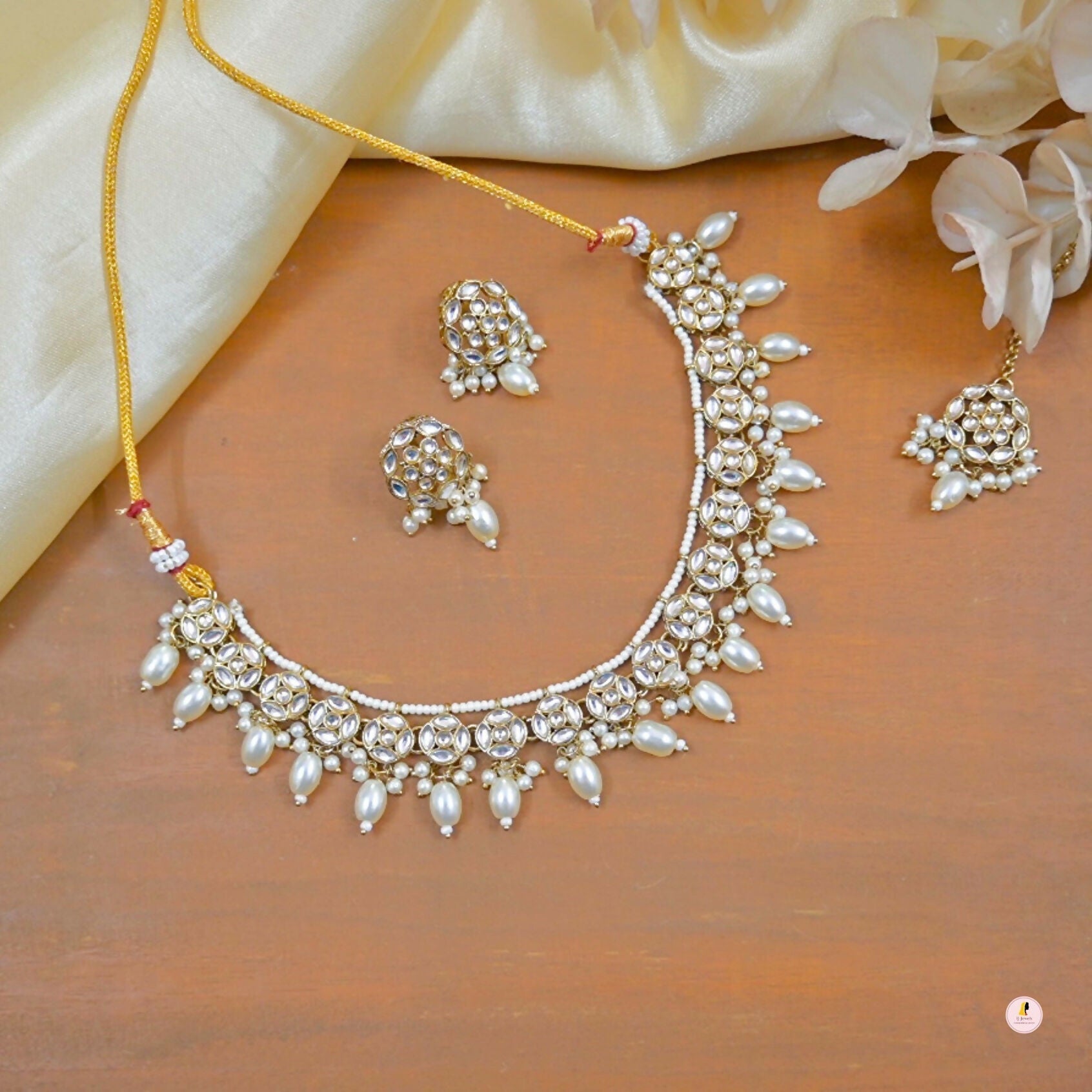 Elegant antique style sleek copper jewelry set in white finish