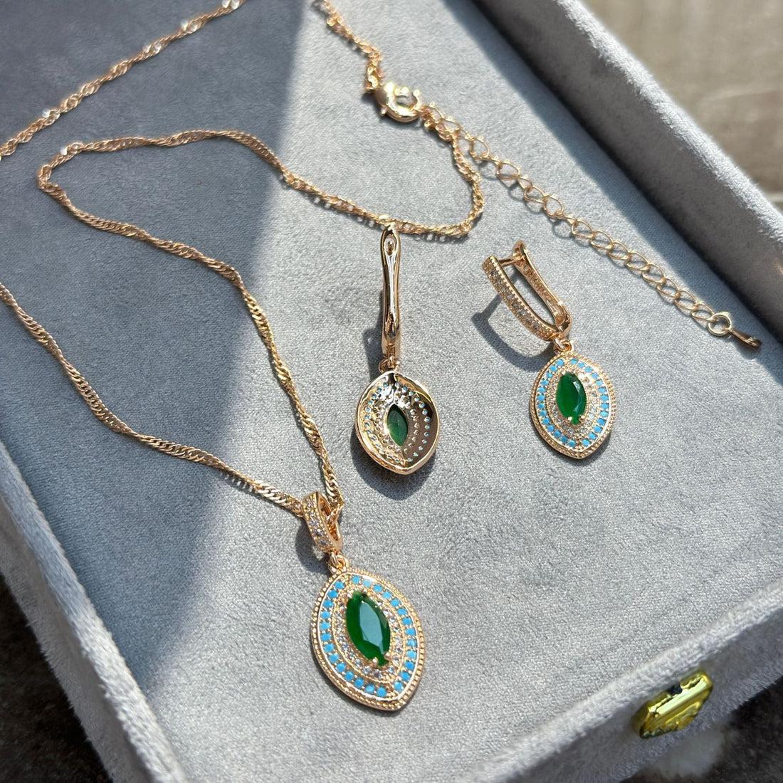 Vintage Botanical Emerald-Zircon Earrings and Ring Jewelry Set