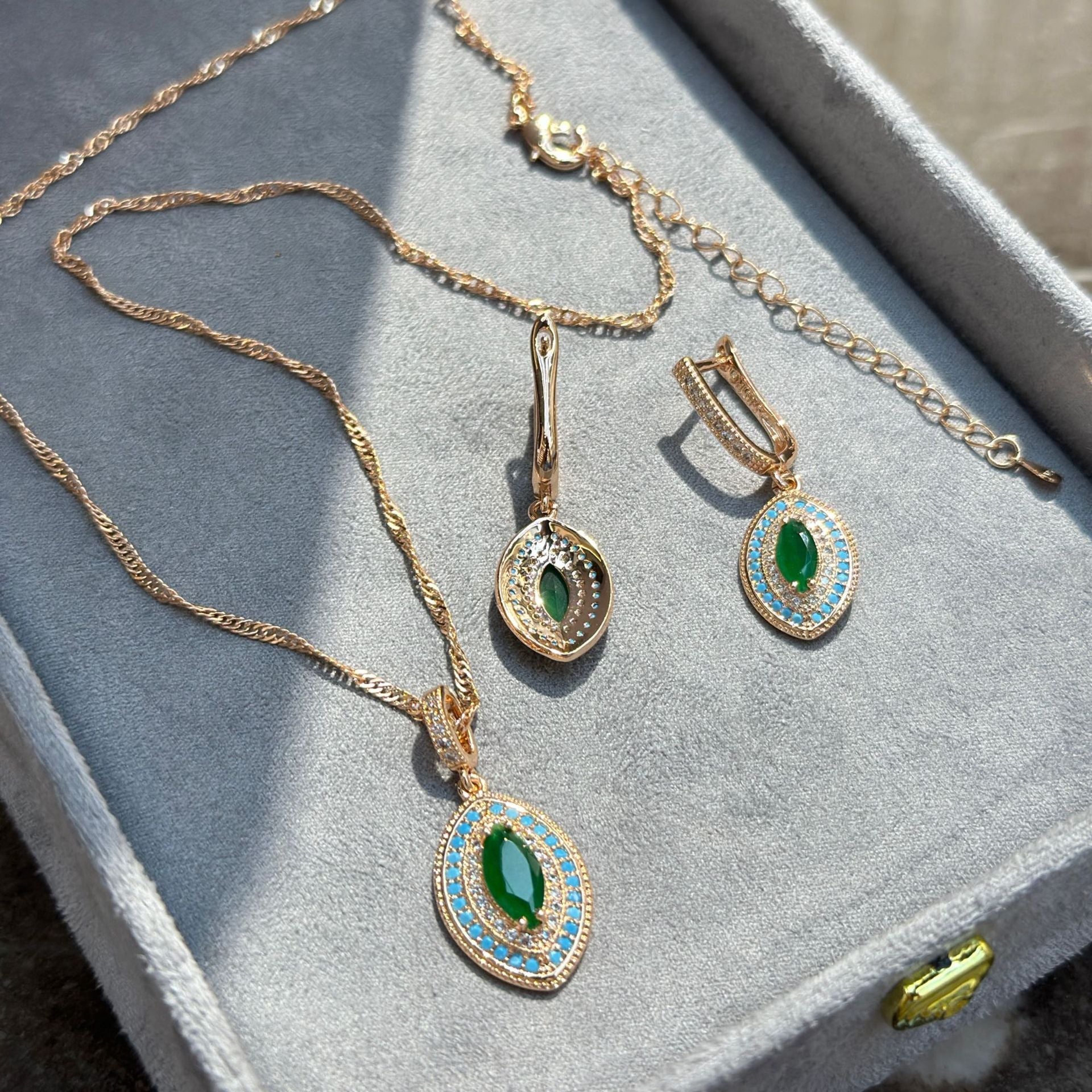Vintage Botanical Emerald-Zircon Earrings and Ring Jewelry Set
