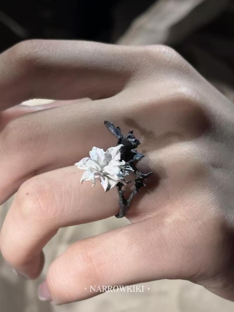Black & White Mandala Flower Ring, Niche Design,  Cool Style Alternating Color Pinky Ring