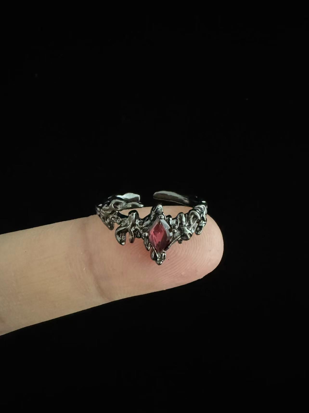 Red Diamond Dark-Style Dragon Claw Ring