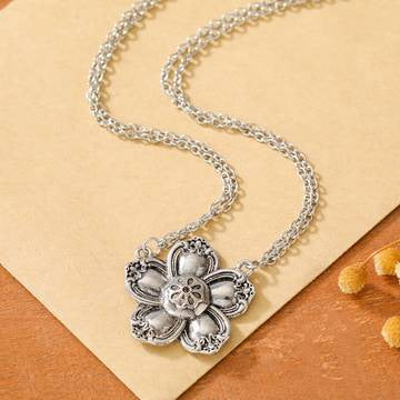 Retro Bohemian Creative Flower Pendant Necklace