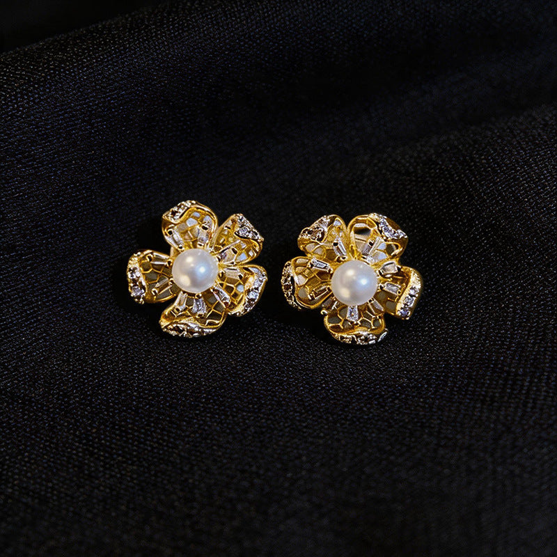 Womens Vintage Hollow Floral Rhinestone Pearl Stud Earrings,Palace Style Light Luxury Versatile Fashion Earrings