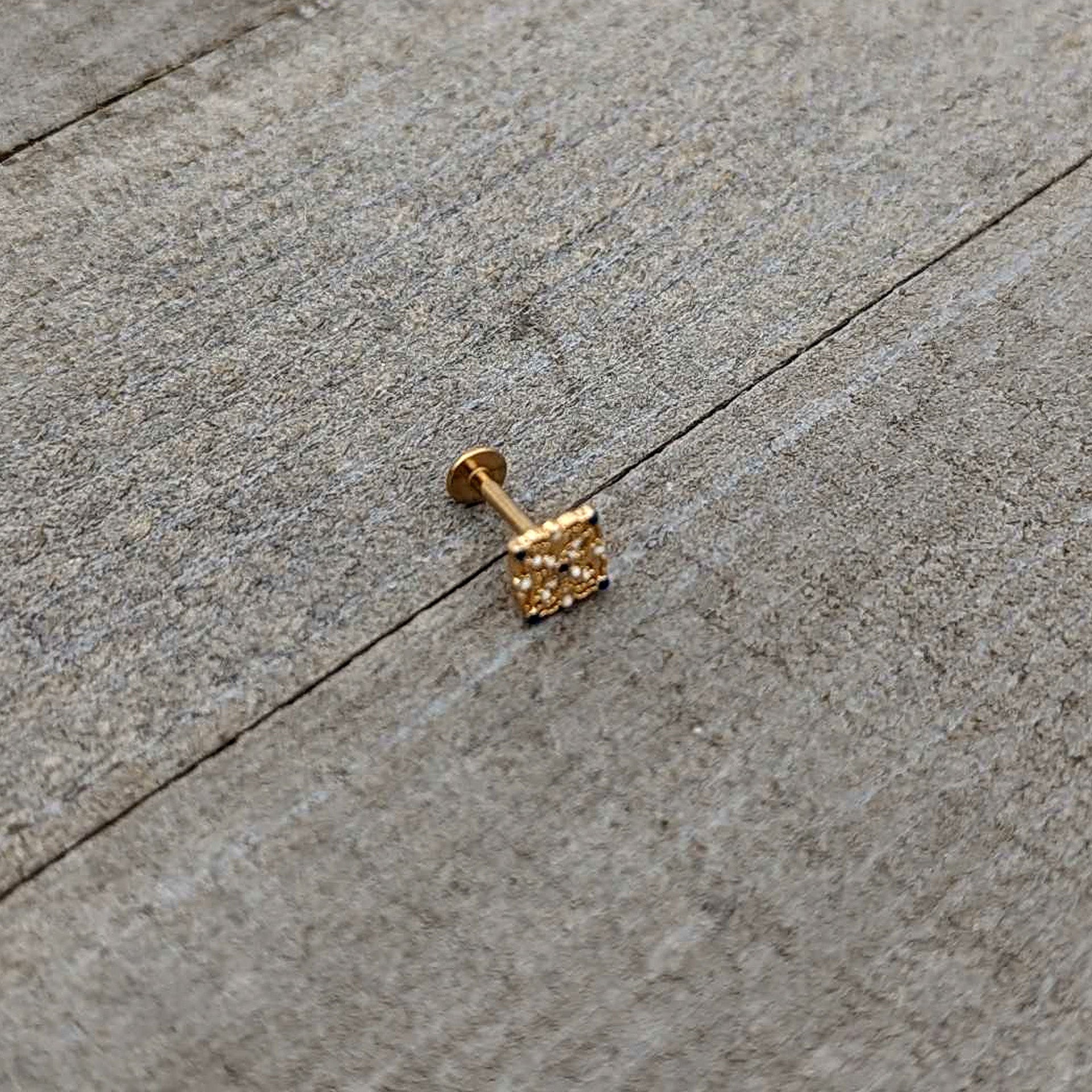 16G 5/16 Blue Gem Gold Tone Lacy Rhombus Labret Monroe Tragus