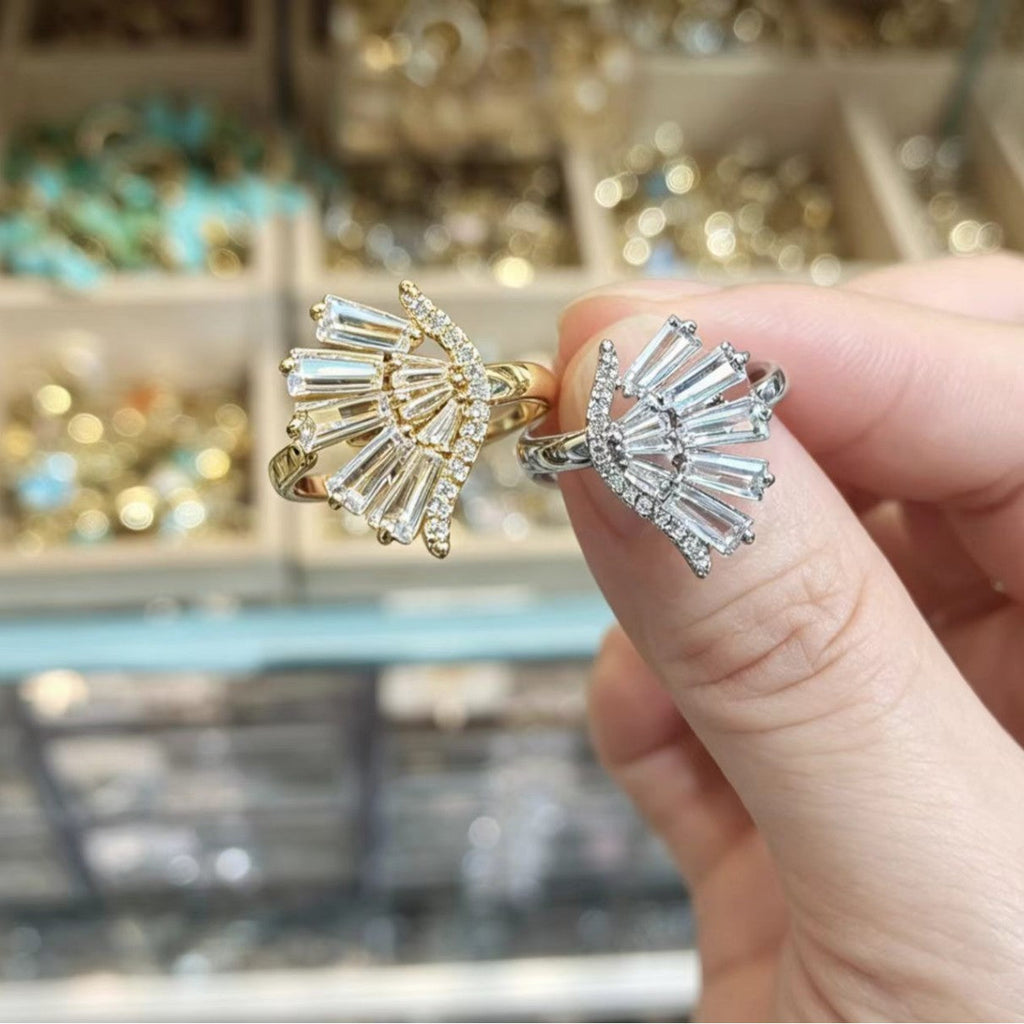 Personalized rhombus-shaped zircon ring in gold and silver plating