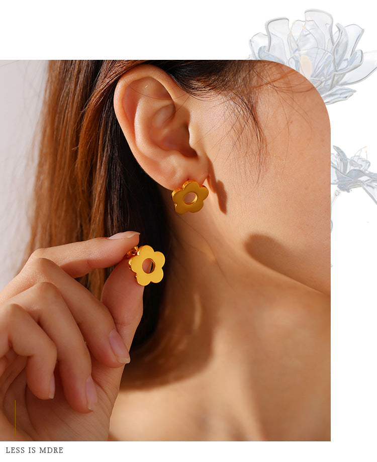 Fresh And Sweet, Versatile And Elegant, Smooth Surface Flower Stud Earrings For Women, Made Of Stainless Steel, Featuring A Unique And Niche Style, Suitable For Daily Wear.
