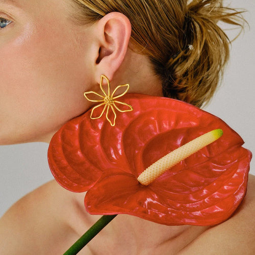 18K Gold Minimalist Wire Flower Stud Earrings for Women
