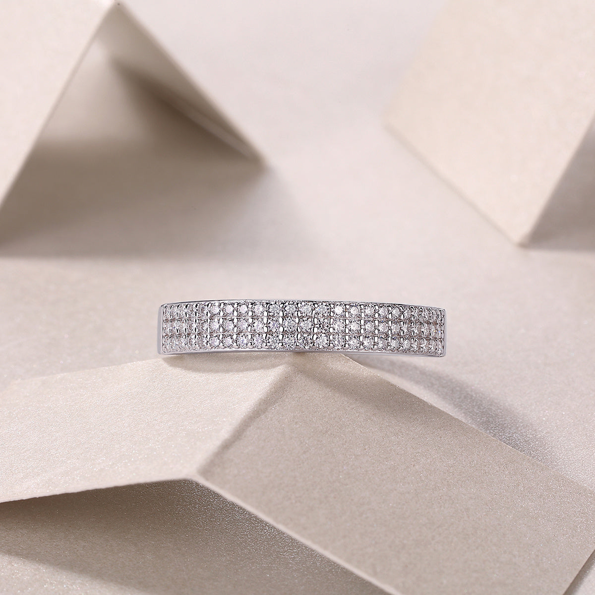 S925 Silver 2.4g Platinum Plated Moissanite Ring, 4.0mm 69pcs D VVS1 Micro Pave Band, GRA Certified US 5-9