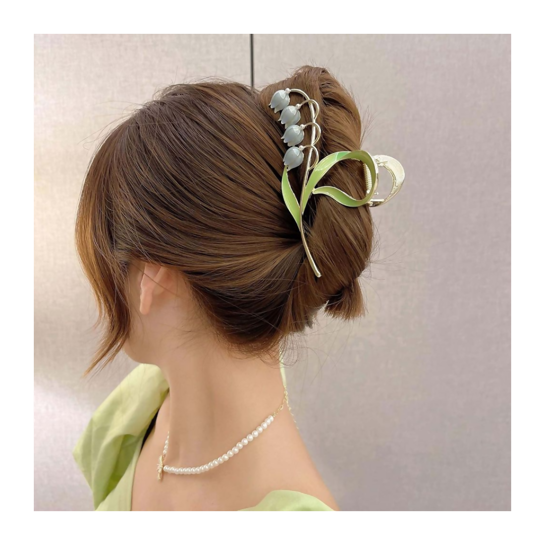Green metal hair clutcher with Queen Art flower design, 4.3 inches long