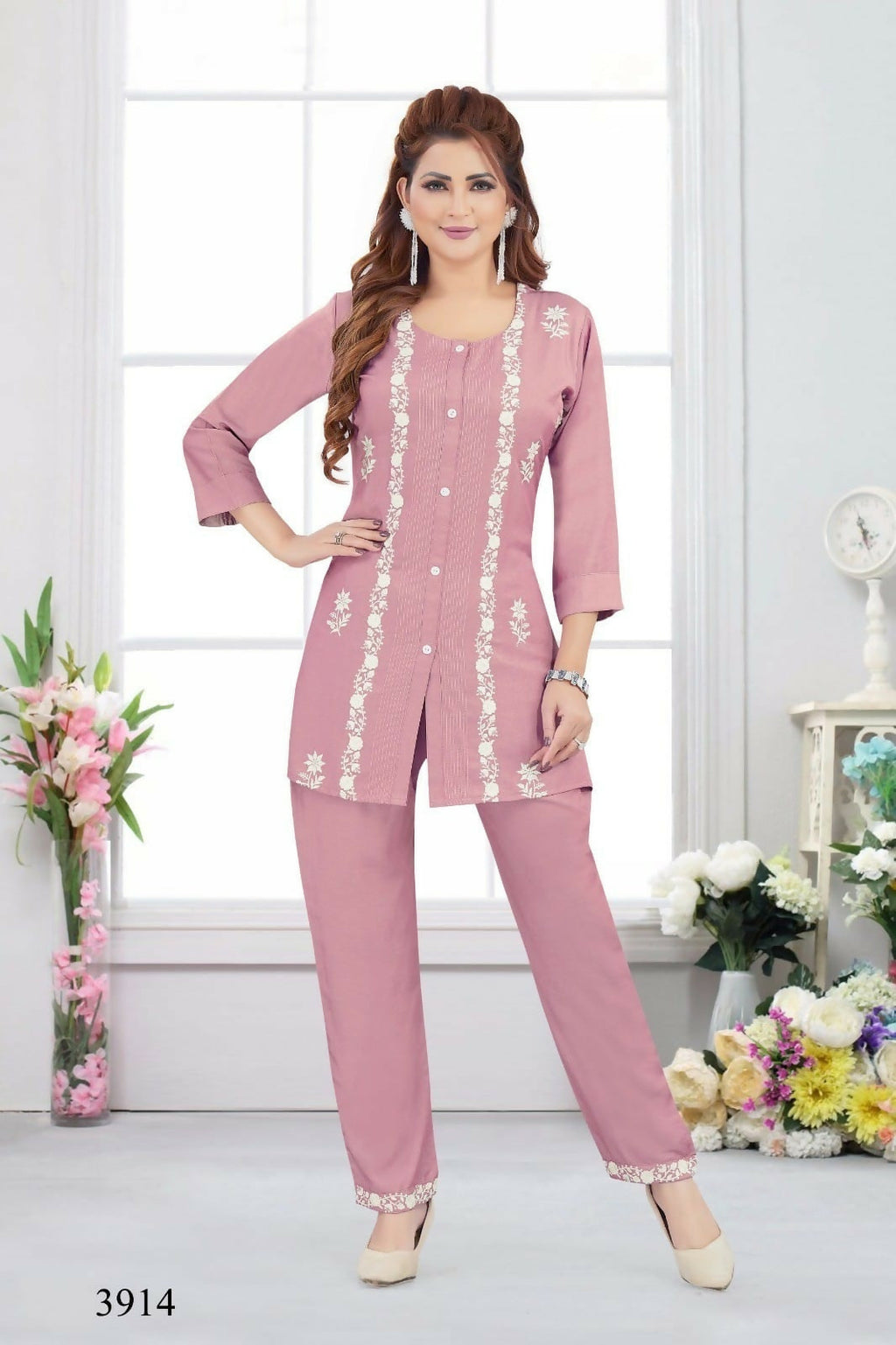 Close up of dusty peach heavy muslin fabric kurta set