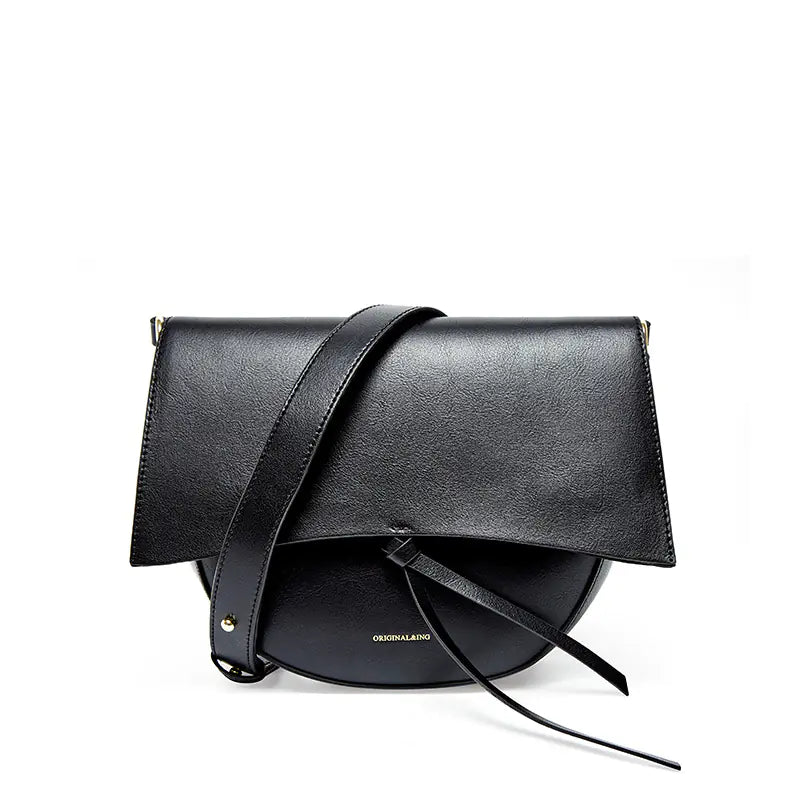 Versatile Leather Shoulder Bag with Retro Saddle Design