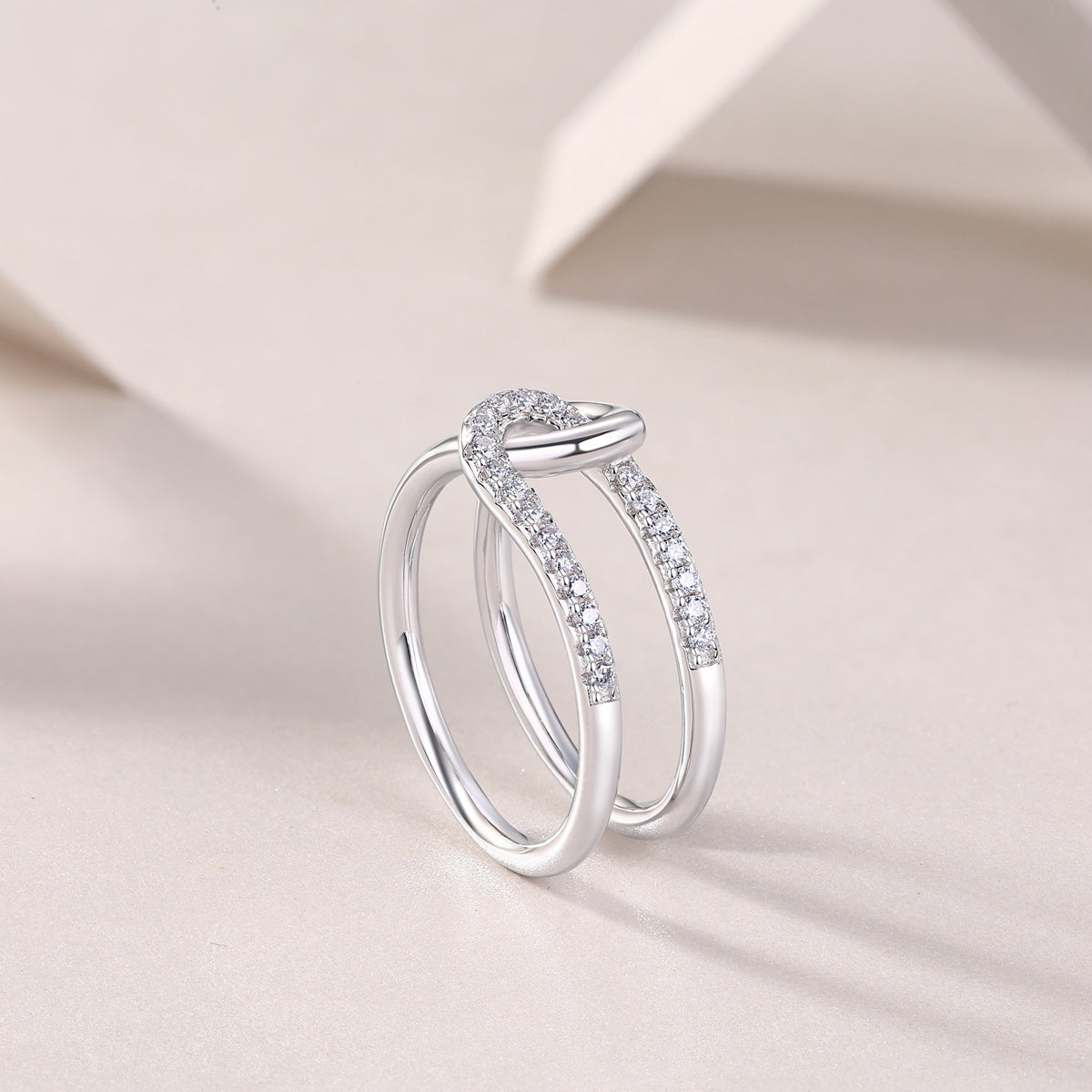 S925 Silver 3.7g Platinum Plated Moissanite Ring, 22pcs D VVS1 Interlocking Band, GRA Certified US 5-9