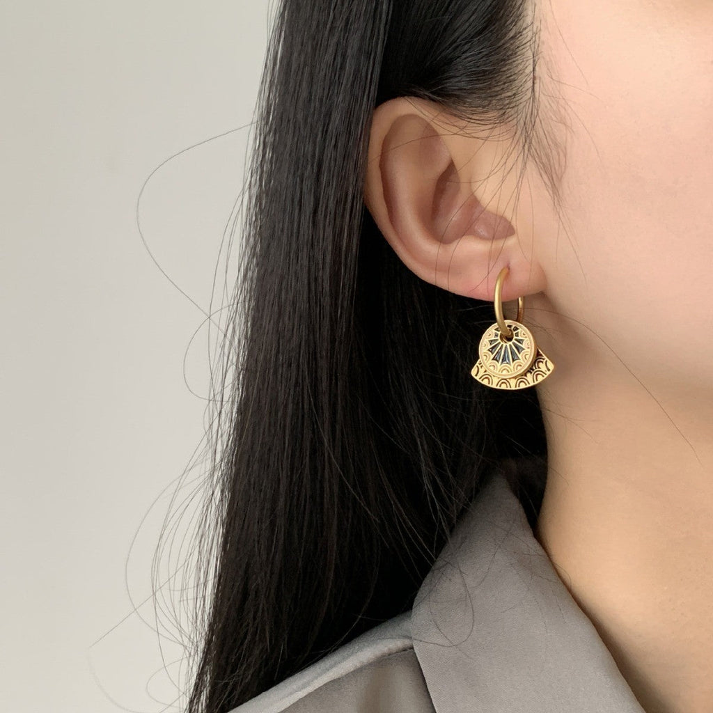 Elegant Vintage Fan-shaped Painted Ear Clips in Multi-Color