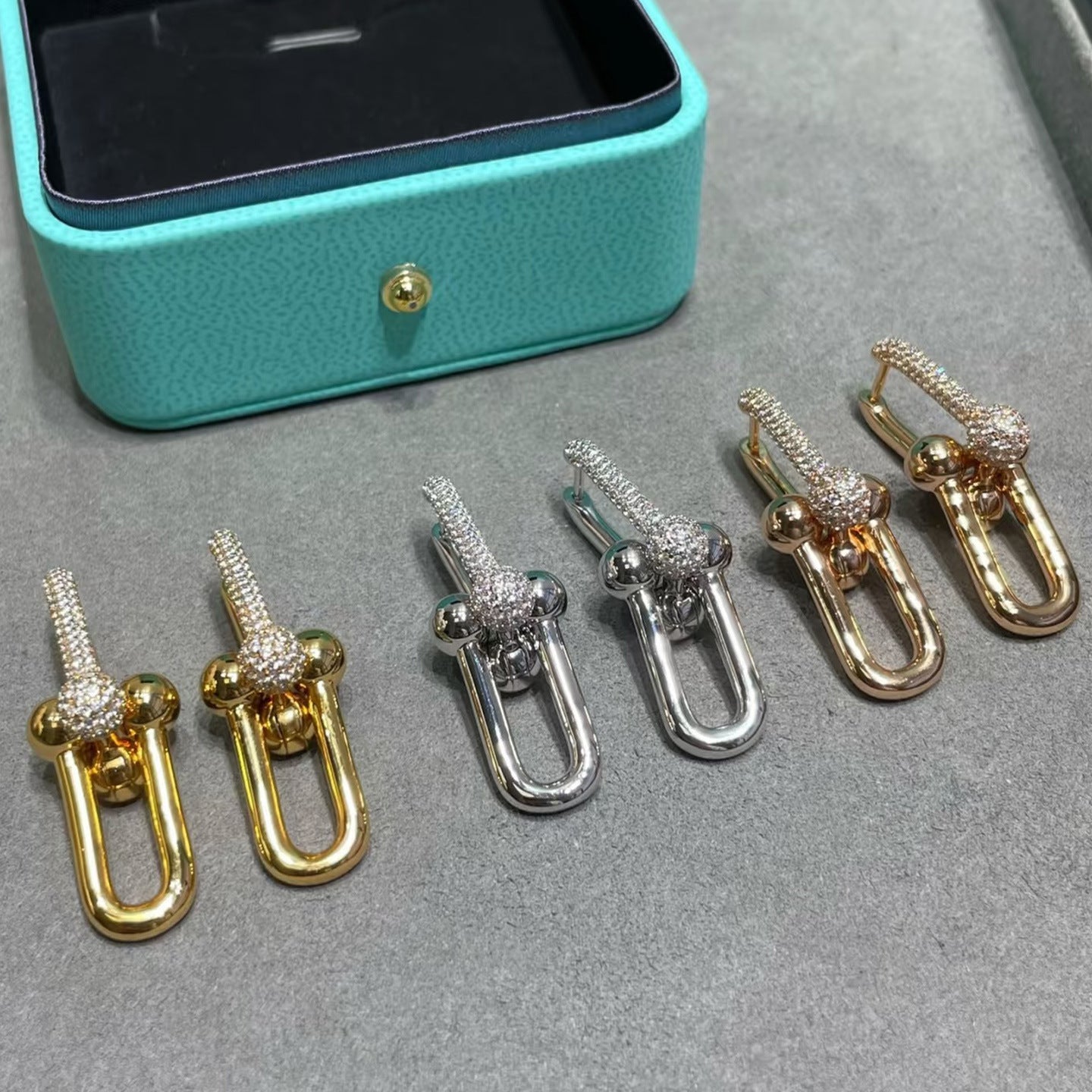 Heavy-duty Zircon Fashion Full-diamond U-shaped Earrings