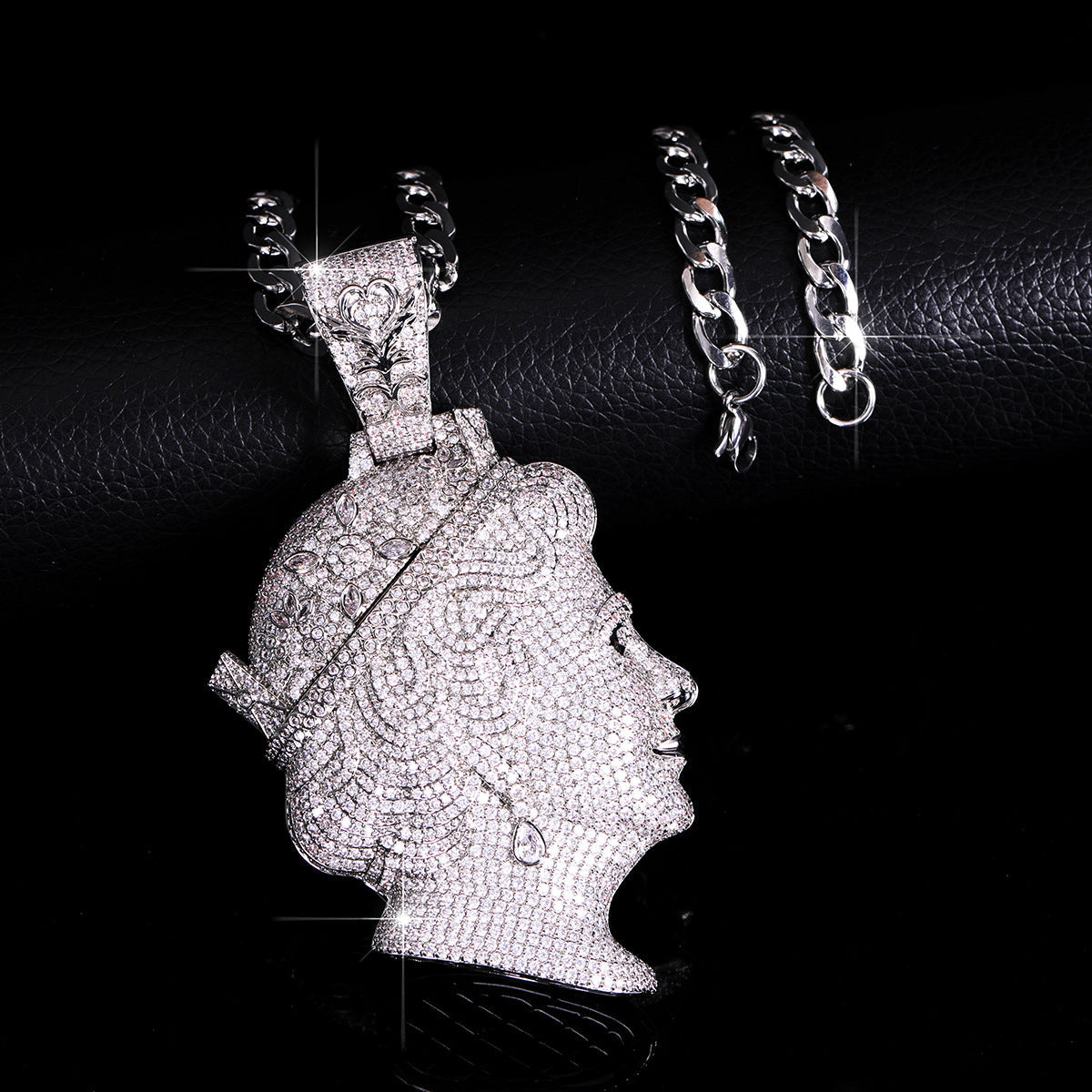 Hip-Hop Double-Sided Three-Dimensional Queen Necklace