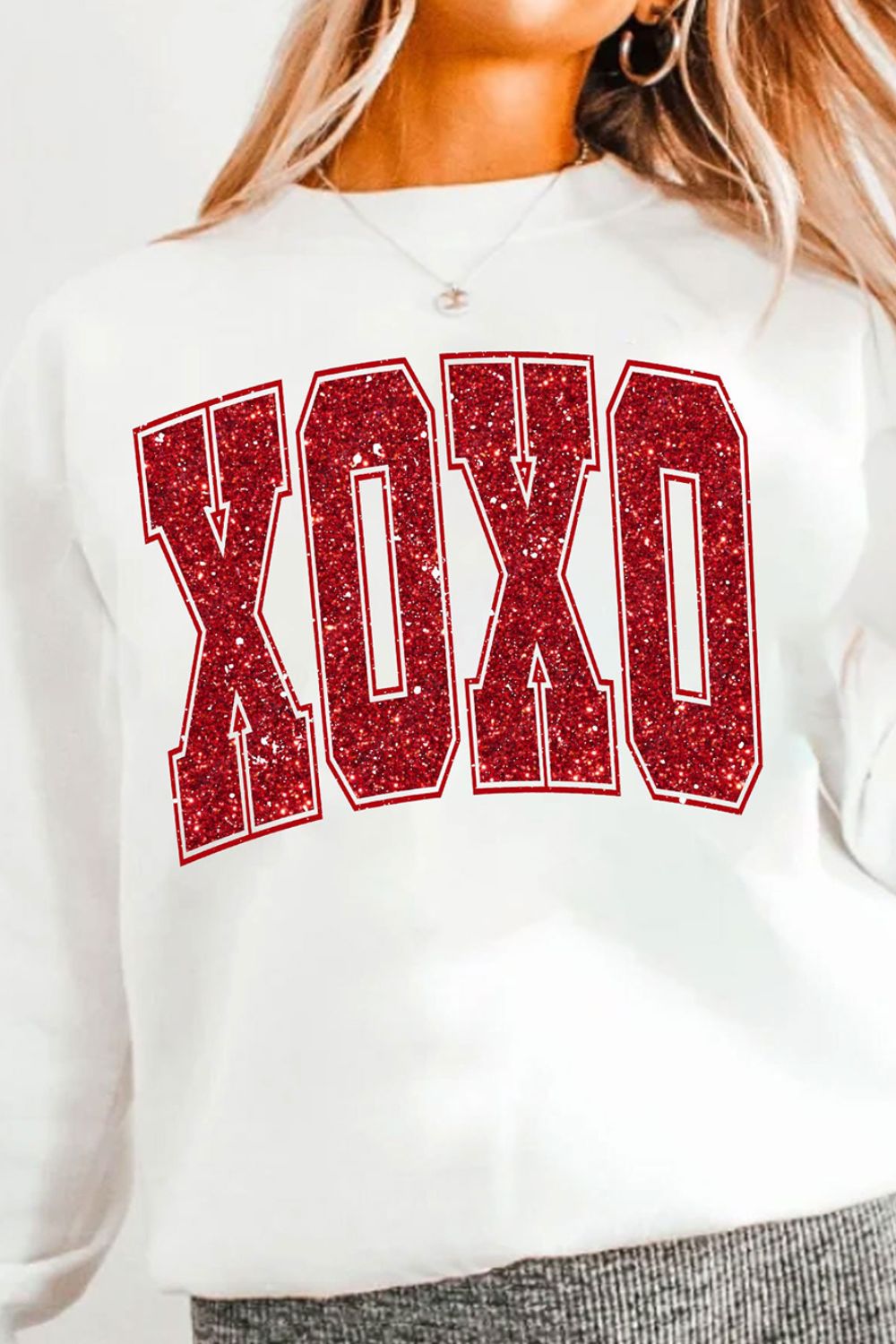 Women’s XOXO Glitter Graphic Round Neck Sweatshirt