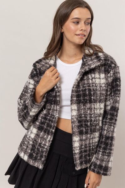 Timeless plaid collared bouclé jacket with button closure and pockets