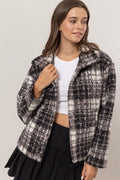 Timeless plaid collared bouclé jacket with button closure and pockets