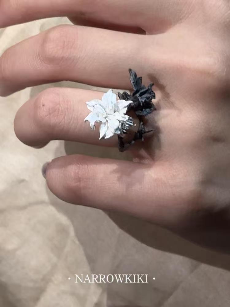 Black & White Mandala Flower Ring, Niche Design,  Cool Style Alternating Color Pinky Ring
