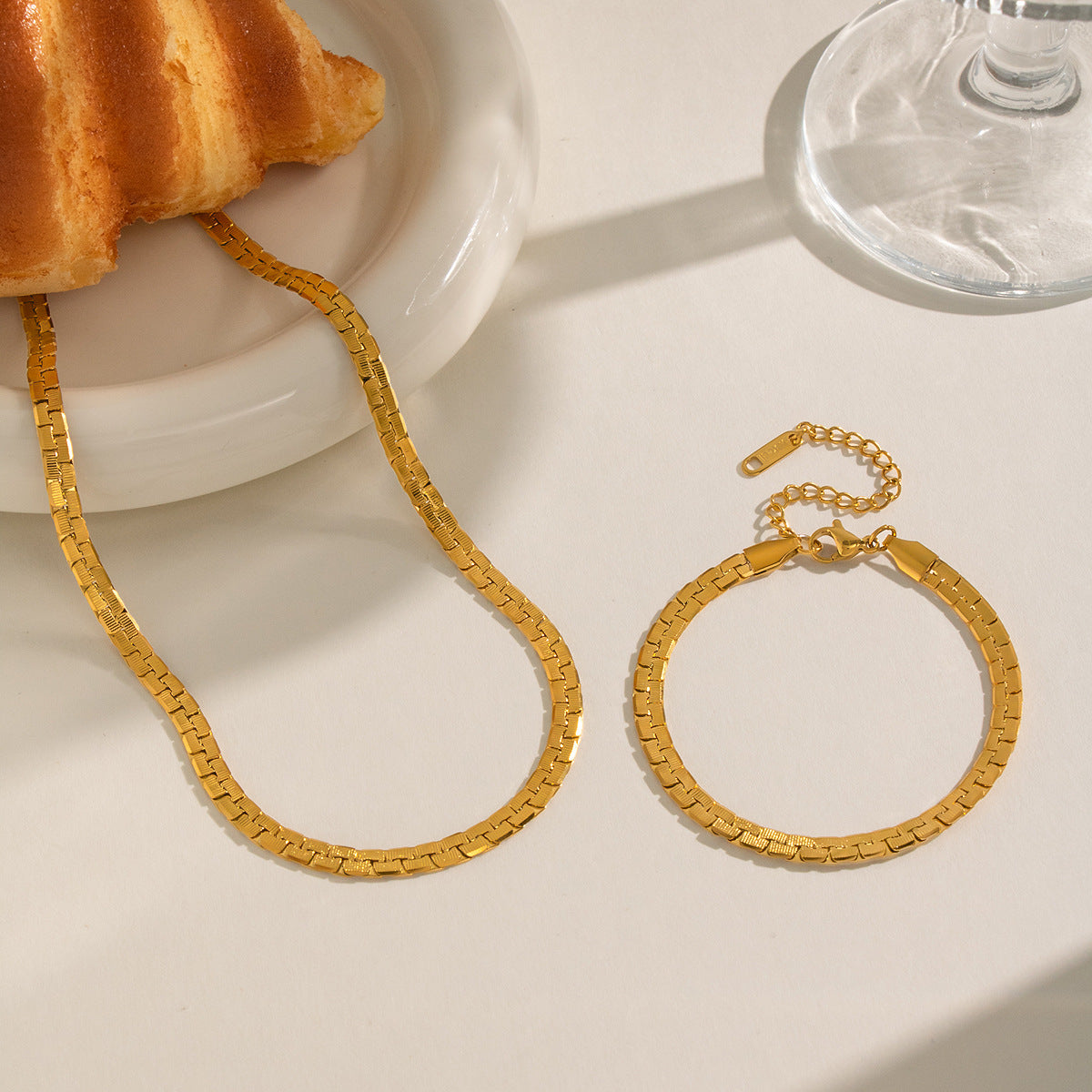 Fashionable Minimalist Everyday Necklace And Bracelet Set