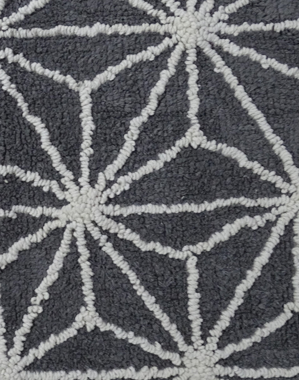 CHICOS HOME Bath Rug Geometric Pattern in Grey & Ivory