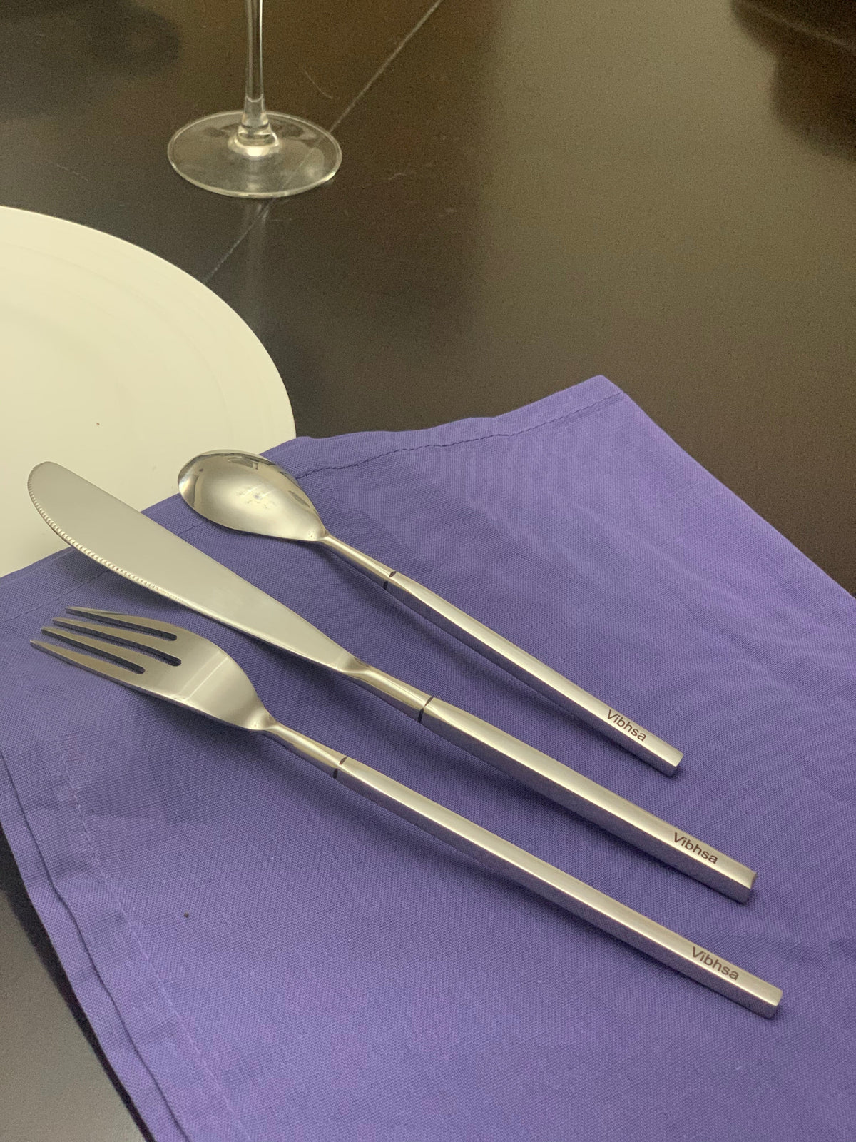 Vibhsa 18-PC Flatware Set (Dinner Knife, Dinner Fork, Dessert Spoon)