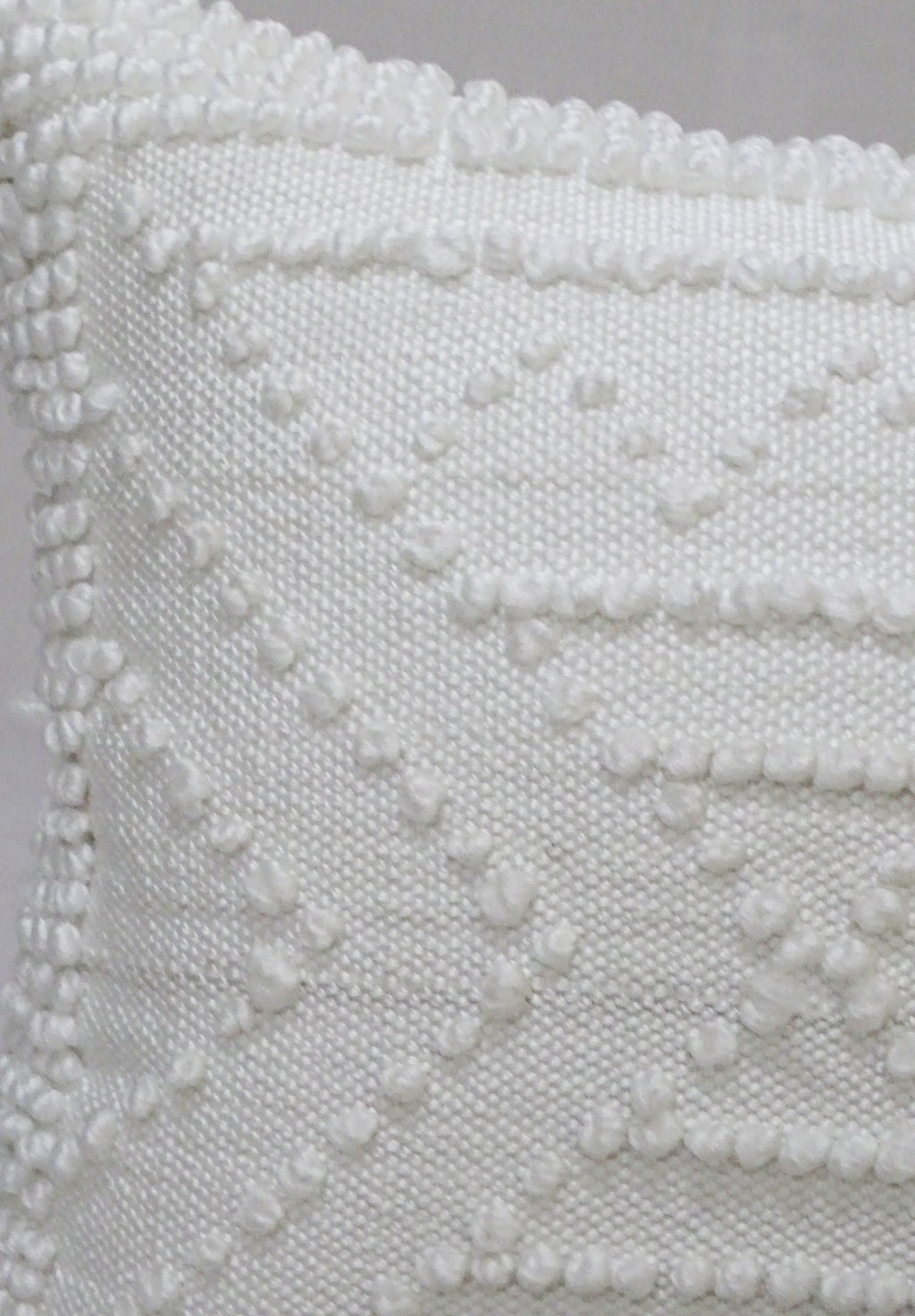 Decorative 18"x18" Outdoor Pillow for couch  (White)
