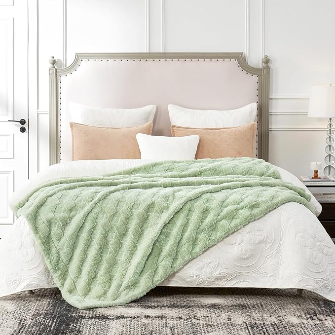 Cozy Bliss Faux Fur Throw Blanket for Couch - Soft Checkered Fuzzy Cozy Throw Gift Blankets for Women,Sage Green Boho Blanket for Sofa Bedroom Living Room.50 * 60 Inches