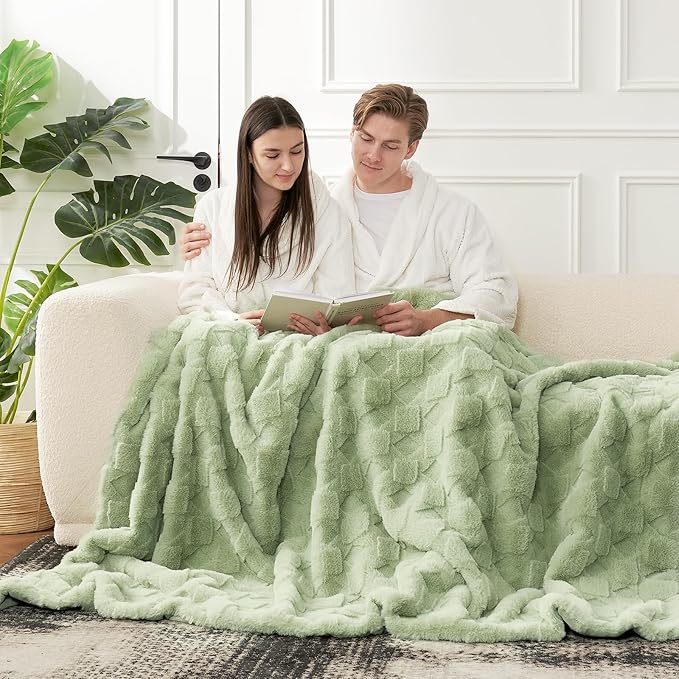 Cozy Bliss Faux Fur Throw Blanket for Couch - Soft Checkered Fuzzy Cozy Throw Gift Blankets for Women,Sage Green Boho Blanket for Sofa Bedroom Living Room.60 * 80 Inches