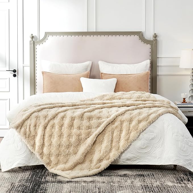 Cozy Bliss Faux Fur Throw Blanket for Couch - Soft Checkered Fuzzy Cozy Throw Gift Blankets for Women,Beige Boho Blanket for Sofa Bedroom Living Room.50 * 60 Inches