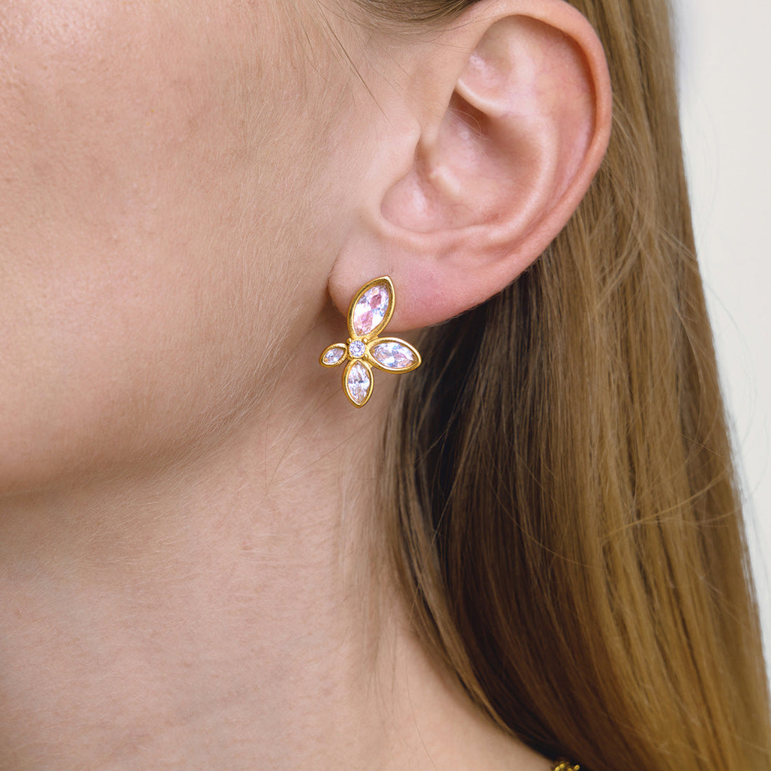 Pair of elegant White Flower Zircon Stud Earrings with polished stainless steel petals