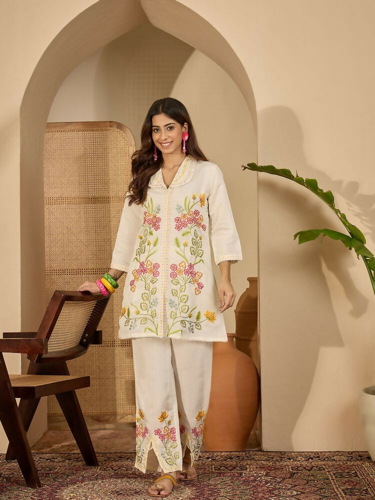 Women's Cream Roman Silk Embroidered Kurta Set with Shirt Collar