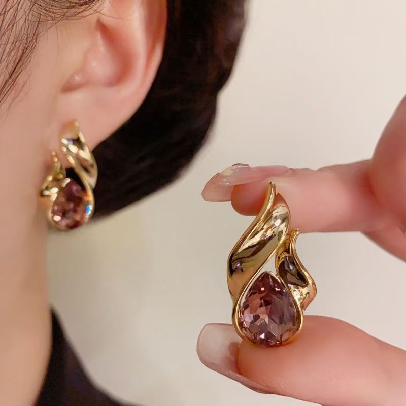 Gold-Plated Teardrop Stud Earrings: European Retro Minimalist Jewelry