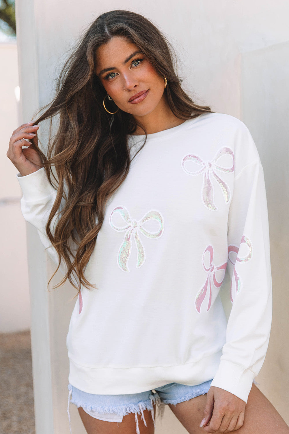 White Oversized Sweatshirt with Pink Sequin Bowknot Detail - Image 5