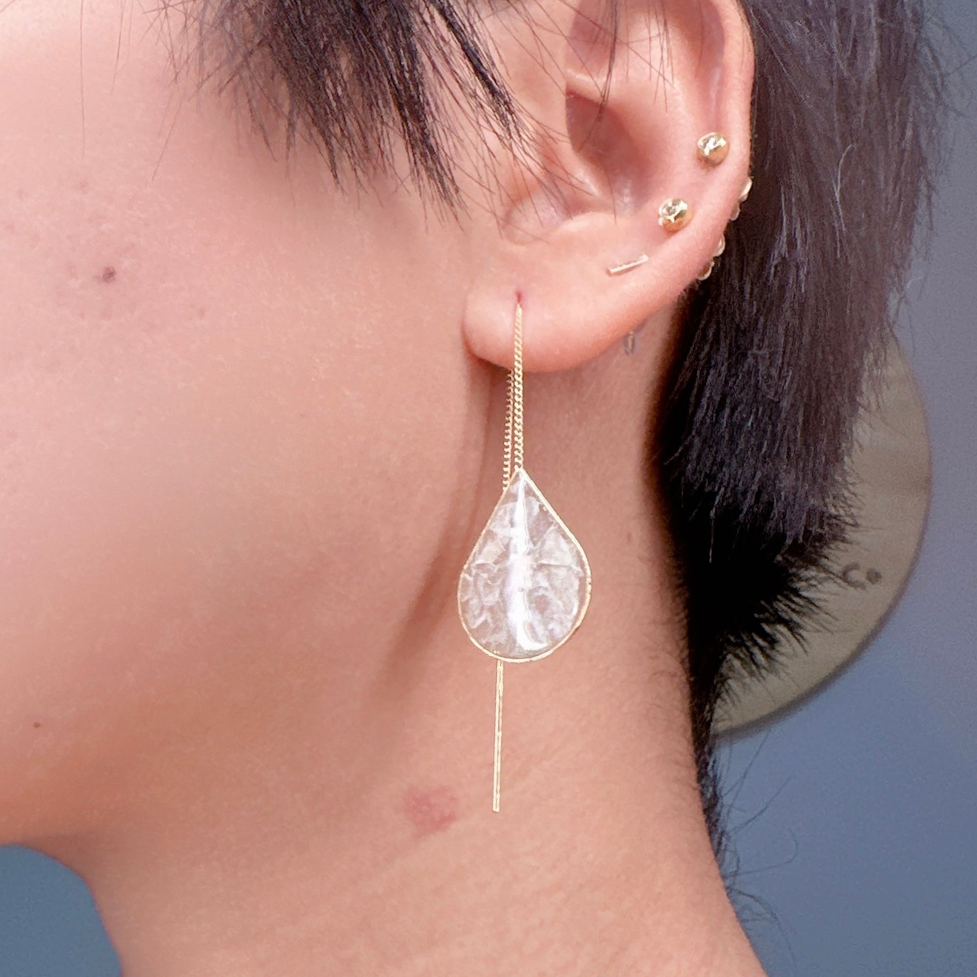 Cẩm White Marble Gold Ear Threaders Lightweight Minimalist Jewelry