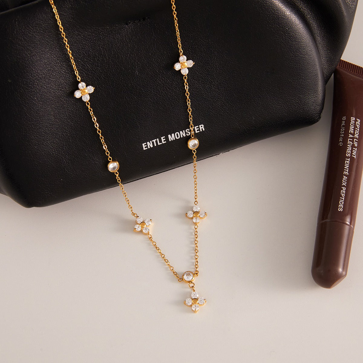 18K Gold Four-Leaf Clover Zircon Necklace – Elegant Luck Pendant