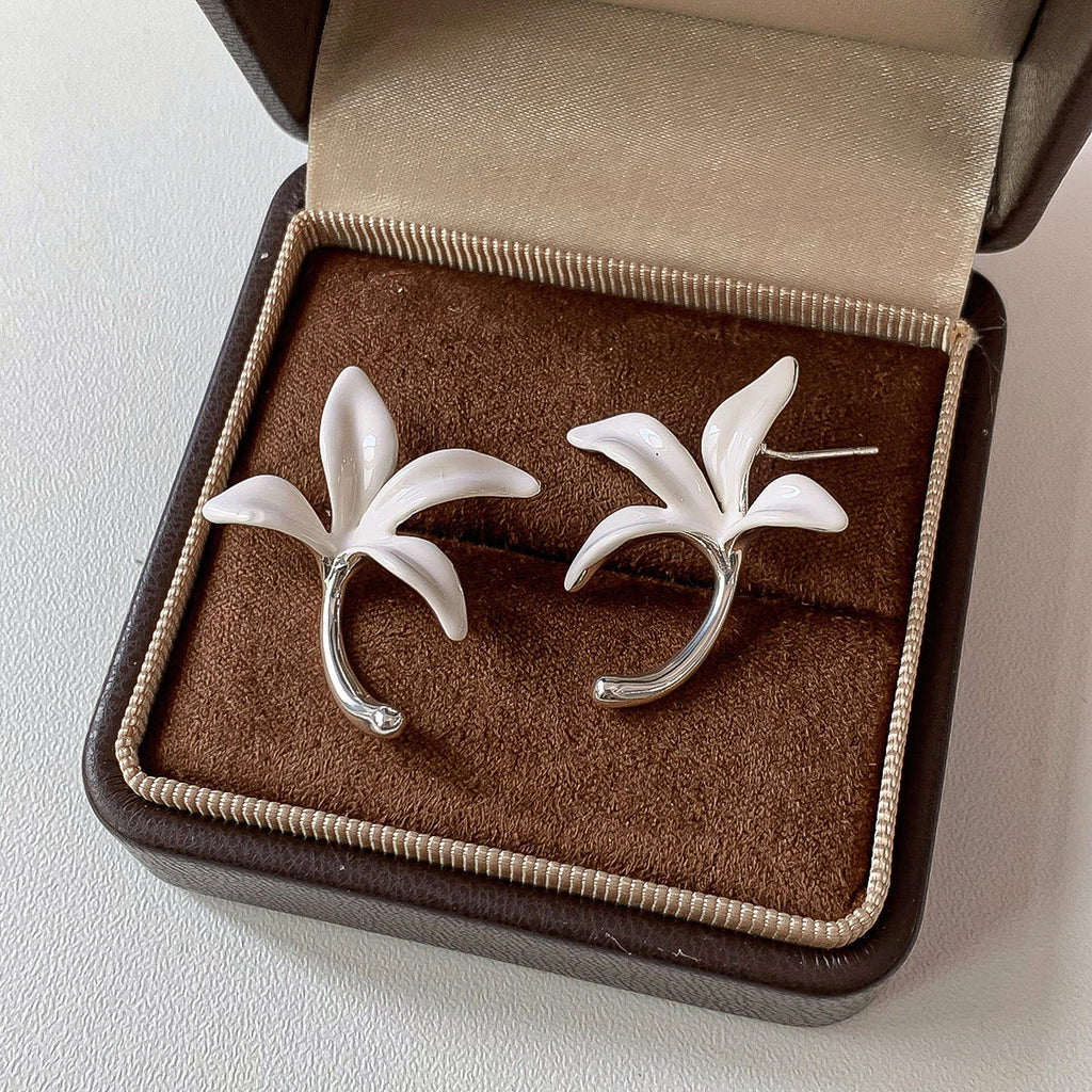 Simple Stylish And Elegant Flower Stud Earrings