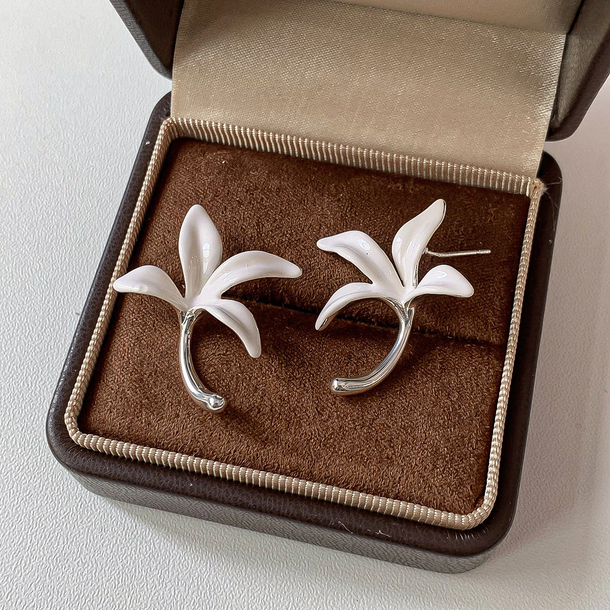 Simple Stylish And Elegant Flower Stud Earrings