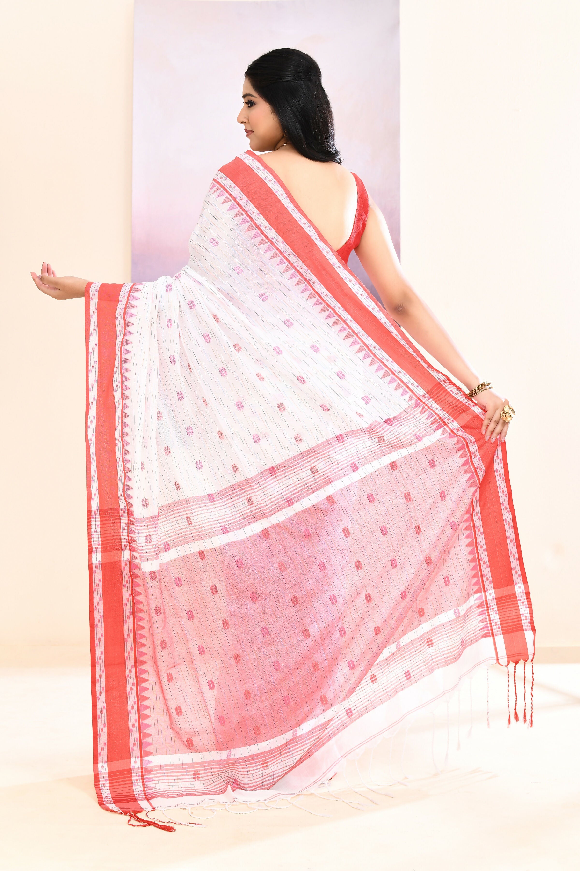 Women's White Embellished Cotton Saree for Elegant Occasions