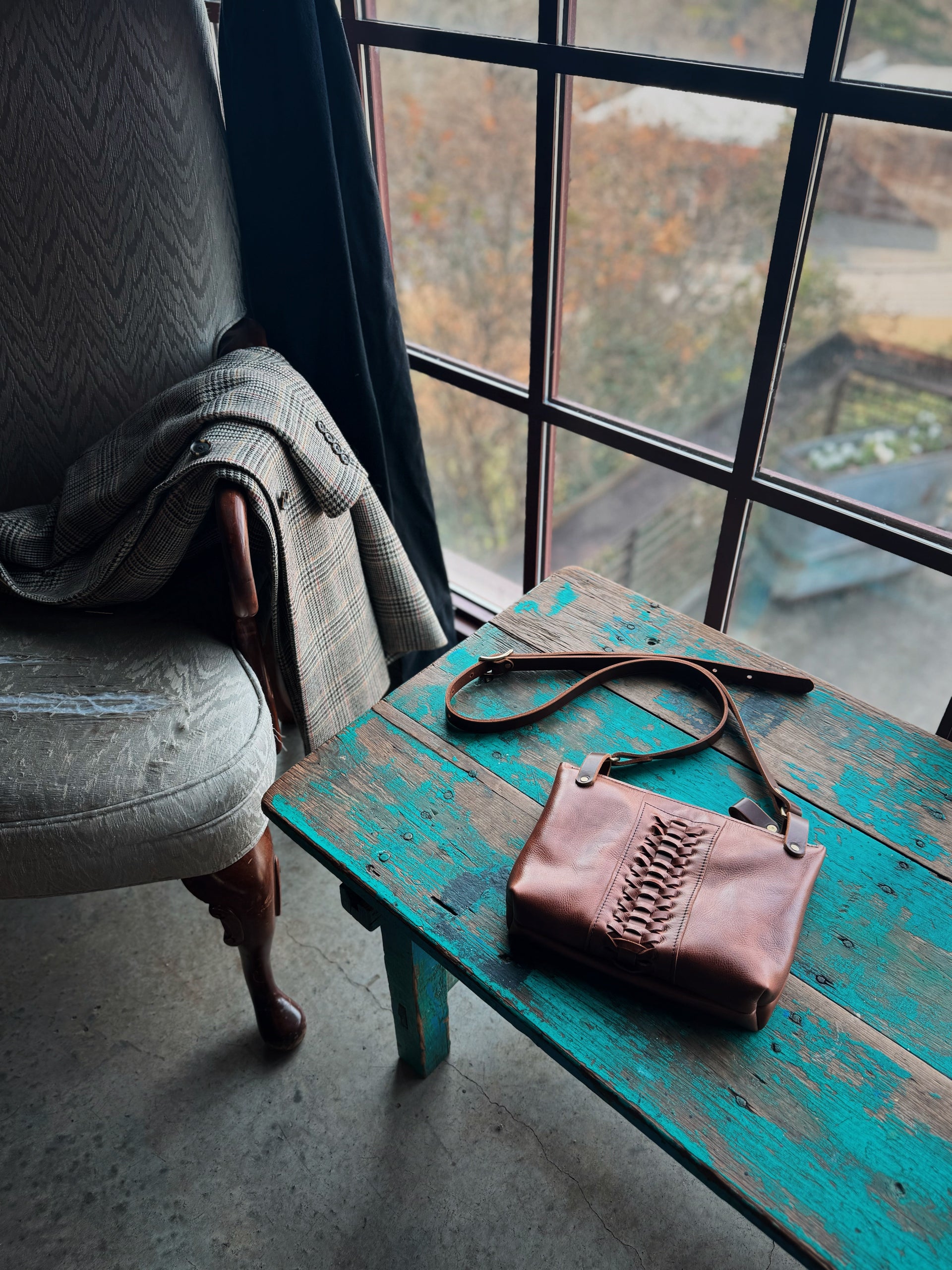 Woven Leather Crossbody Bag with Adjustable Strap - Image 7