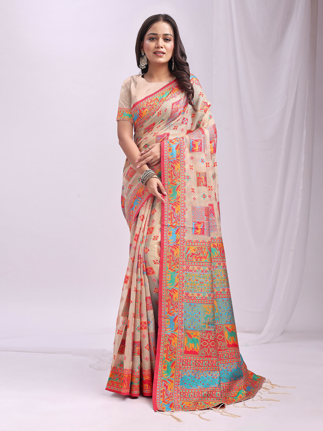 Elegant Off White Linen Cotton saree with a natural texture and matching blouse fabric
