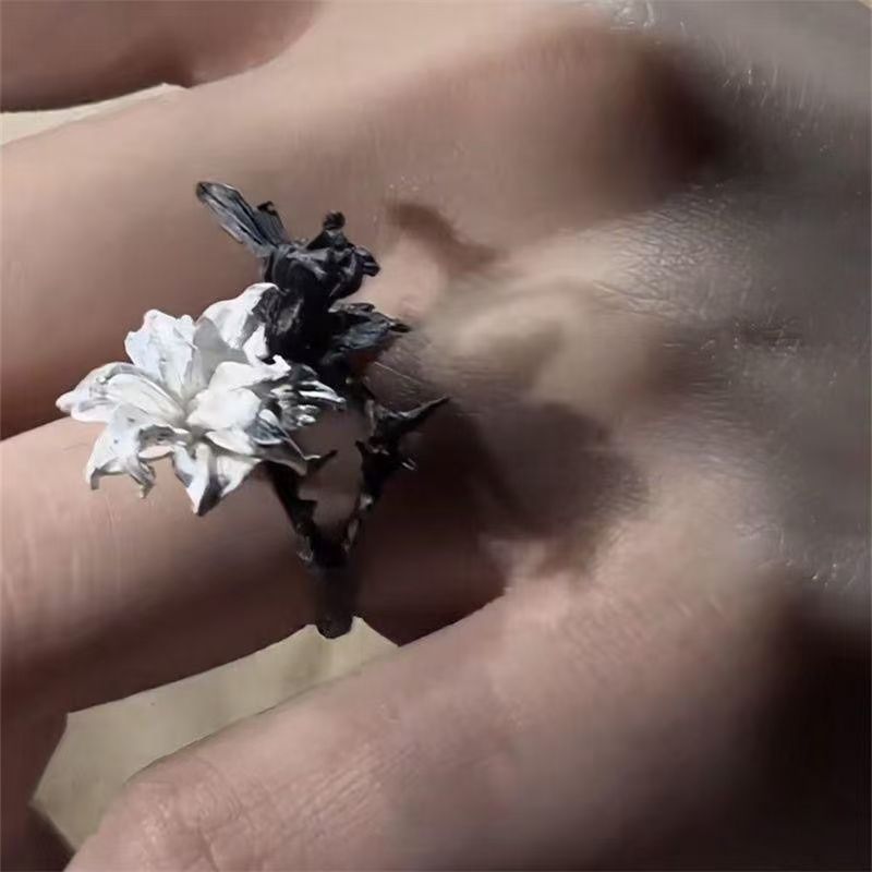 Black & White Mandala Flower Ring, Niche Design,  Cool Style Alternating Color Pinky Ring