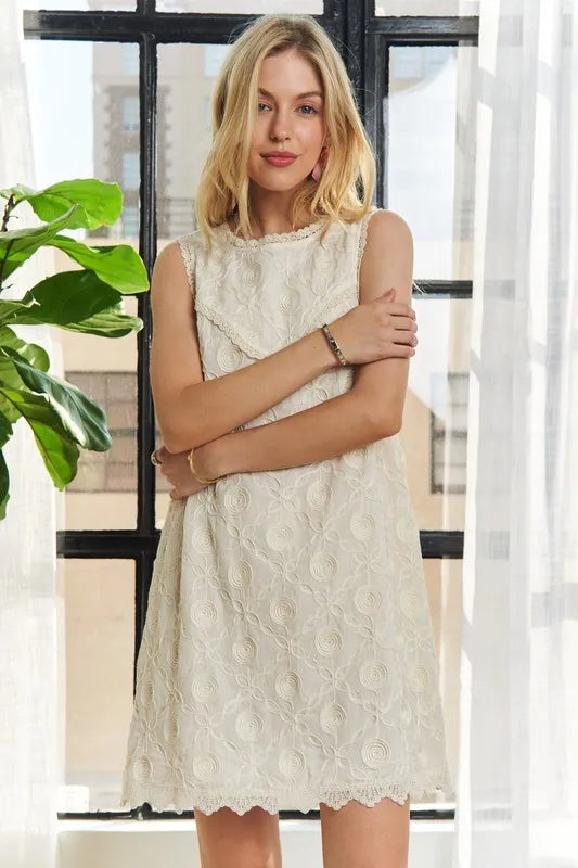 Applique Round Neck Sleeveless Shift Dress