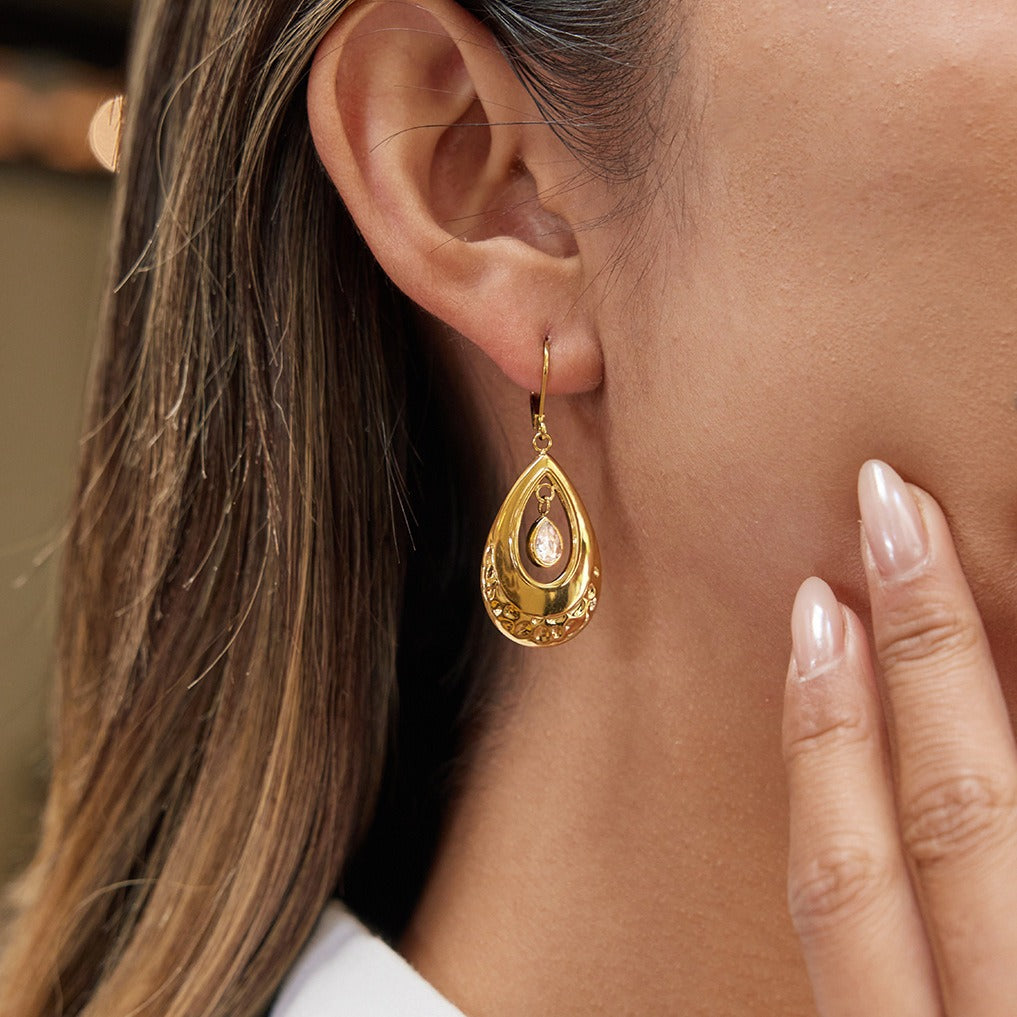 18K Gold Teardrop Zircon Hoop Earrings Lightweight Luxury Jewelry