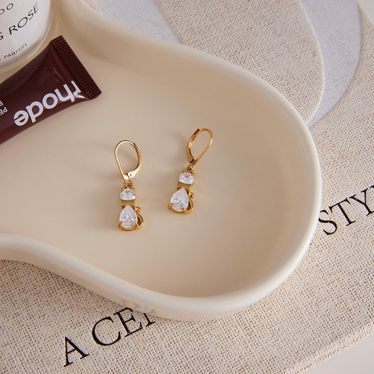 18K Gold Cat-Shaped Zircon Stud Earrings - Playful Elegance